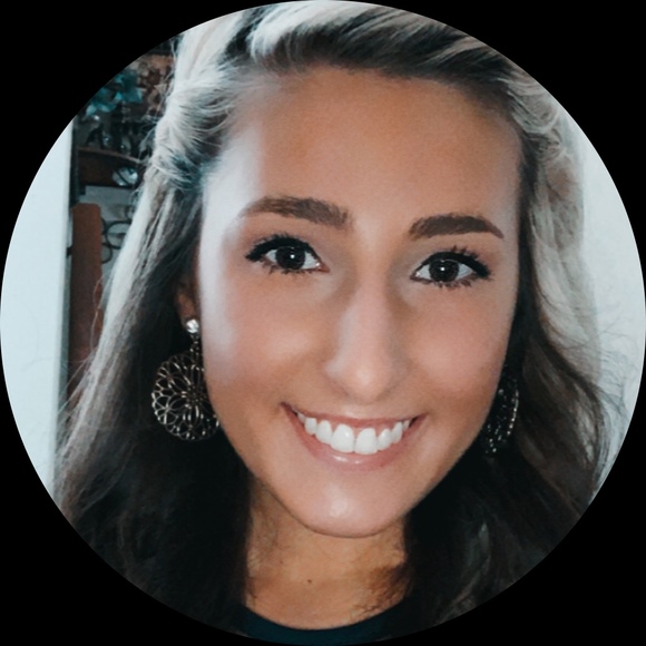 Profile Picture of Kaley Rotilio (@kaleyyb) on Poshmark