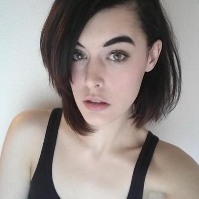 Profile Picture of Ariana Ved'ma (@OceanicCrystal_) on Twitter