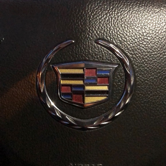 Profile Picture of Roberto Landa (@robertolanda) on Poshmark