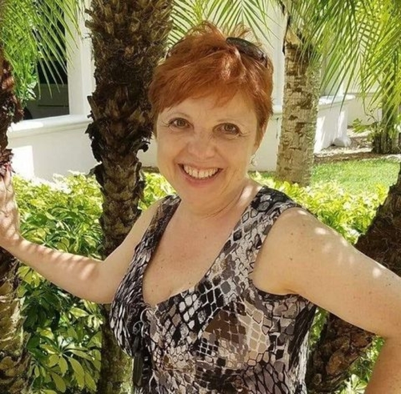 Profile Picture of Elizabeth Chagnon (@chagnone) on Poshmark