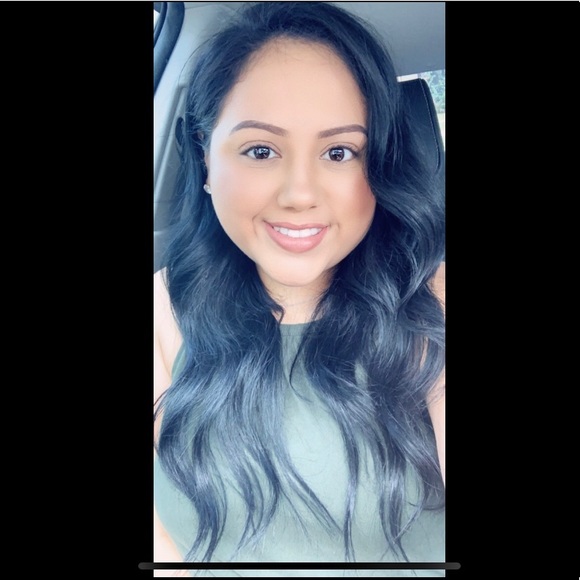 Profile Picture of Vicky Reveles (@vickypaola20) on Poshmark