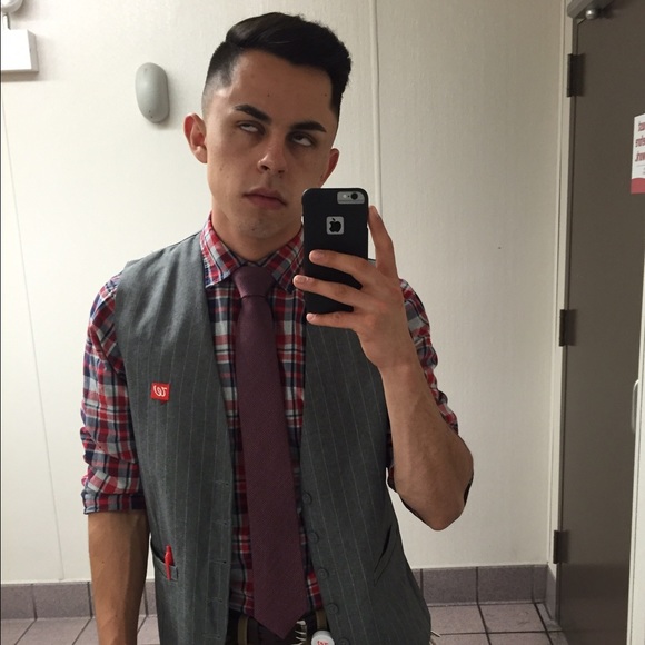 Profile Photo of Daniel Landeros (@danny21_) on Poshmark