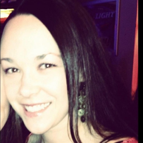 Profile Picture of Carly Ross (@mscarlyrae) on Poshmark