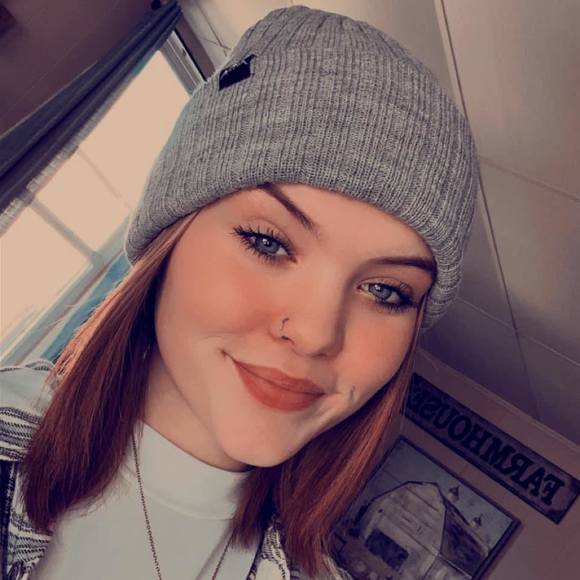 Profile Picture of Shea Lauwers (@shealauwers) on Poshmark