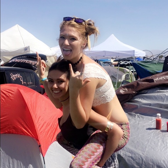 Profile Picture of Christina Schaffer (@cls1615) on Poshmark