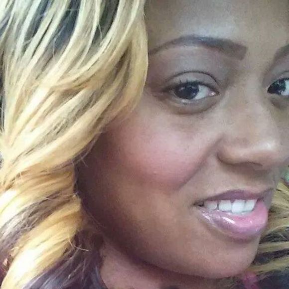 Profile Picture of Sheree Moore (@cherie_a_mour) on Poshmark