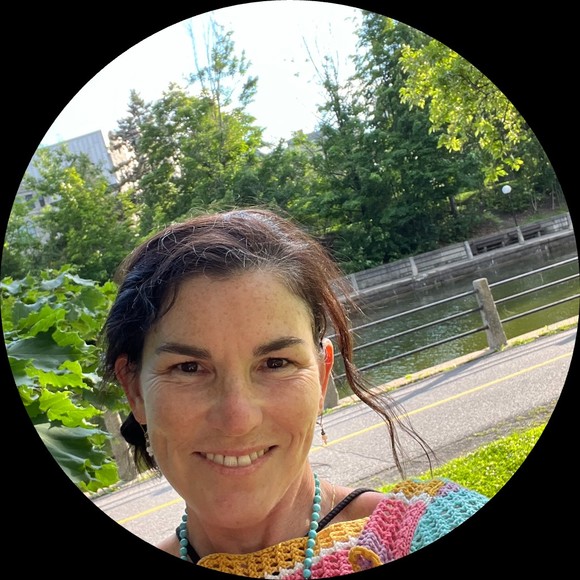 Profile Picture of Vee Eiger (@veiger) on Poshmark