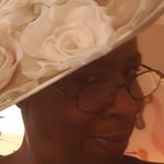 Profile Picture of Donna Hull (@dpraizehim) on Instagram