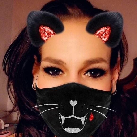 Profile Picture of Thee Situation (@thee_situation) on Poshmark