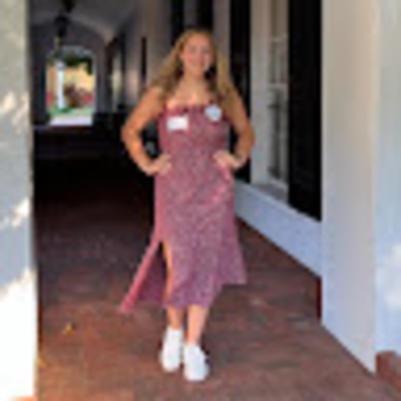 Profile Picture of Julia Stevenson (@juliastevens607) on Poshmark