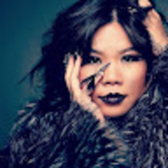 Profile Picture of Winnie Huang (@heyitswinnie) on Poshmark