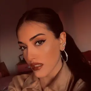 Profile Picture of Vanessa De Carolis (@vanessadecarolis) on Tiktok