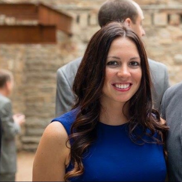 Profile Picture of Nicole Yaneff (@nyaneff09) on Poshmark