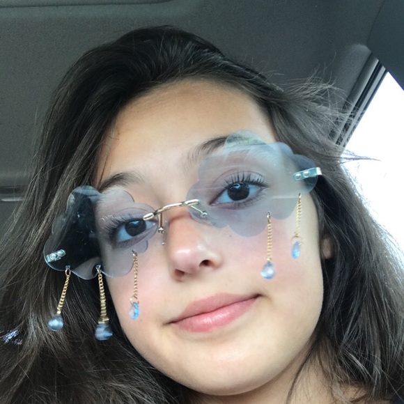 Profile Picture of Allison Rodriguez (@allymarie537) on Poshmark