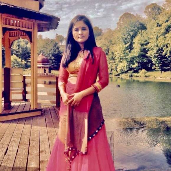 Profile Picture of Sarupa Giri (@sarugiri608) on Poshmark