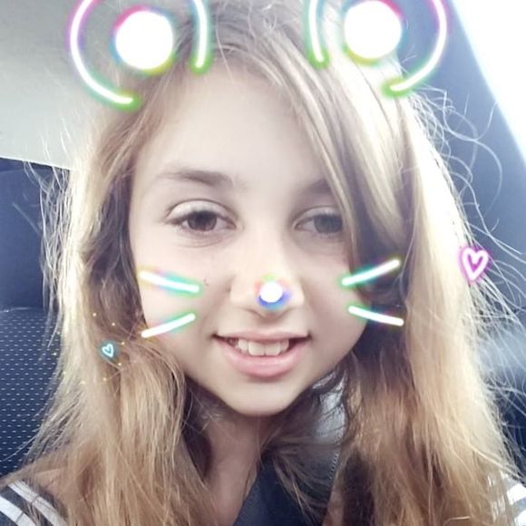Profile Picture of Taylor Janeda (@averagetaygrl) on Poshmark