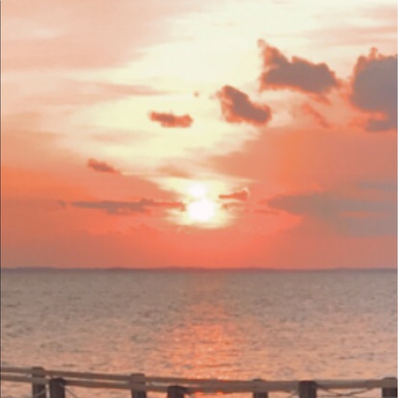 Profile Picture of Olivia Arnoldson (@oliviaarnoldson) on Poshmark