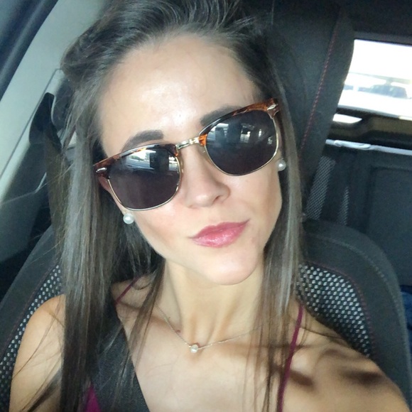 Profile Picture of Bailey Grant (@bmgrant16) on Poshmark
