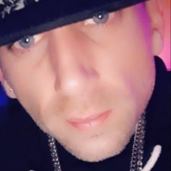 Profile Picture of Joey Junior (@joeyjunior) on Poshmark