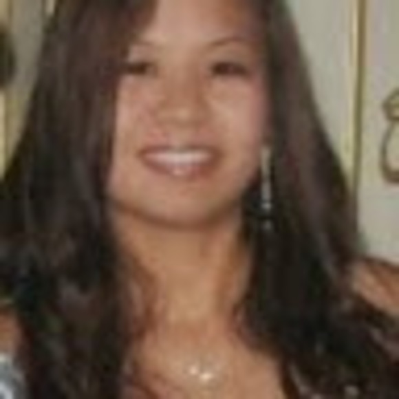 Profile Picture of Maureen Paulino (@maureenp21) on Poshmark