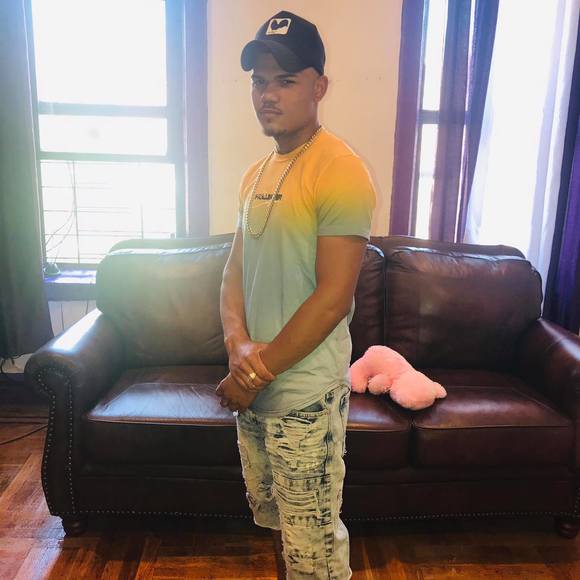 Profile Picture of Francis Martinez (@bismayer10) on Poshmark