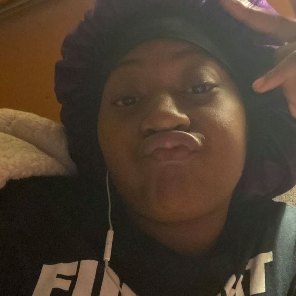 Profile Picture of Mya Grant (@myagrant591) on Poshmark