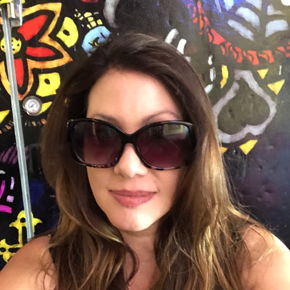 Profile Picture of Monica Barreda (@mbarreda77) on Poshmark