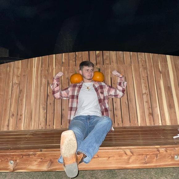 Profile Picture of Billy Bates (@billybates) on Poshmark