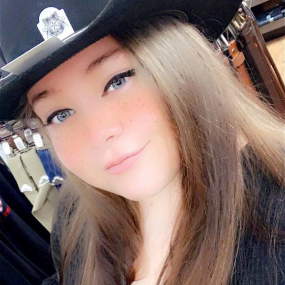 Profile Picture of Skyler Whiles (@skylerwhiles99) on Poshmark