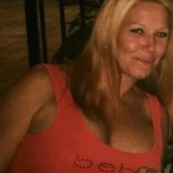 Profile Picture of Nikki Handerhan (@trezurz98) on Poshmark