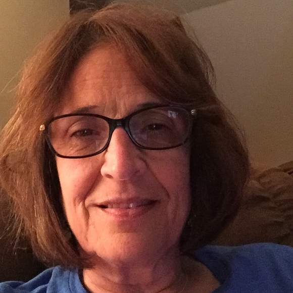 Profile Picture of Pamela Bloomberg (@pjbloomberg) on Poshmark