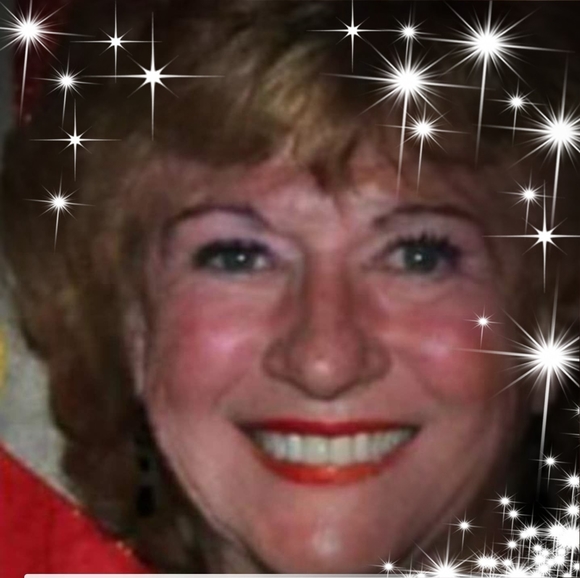 Profile Picture of Lorraine Bindman (@tlady527) on Poshmark