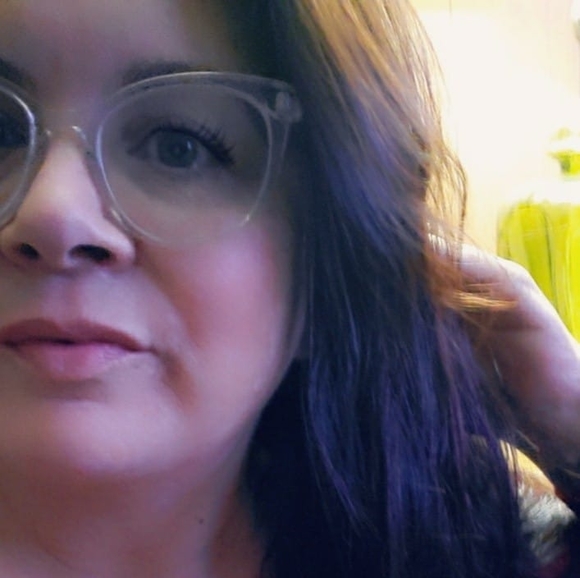 Profile Picture of Michele Beebe (@michebb71) on Poshmark