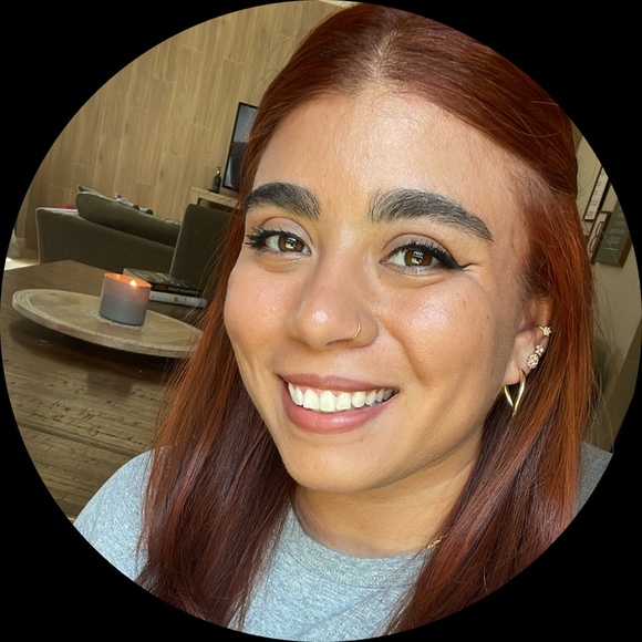 Profile Picture of Daniela Brown (@danielabrown617) on Poshmark