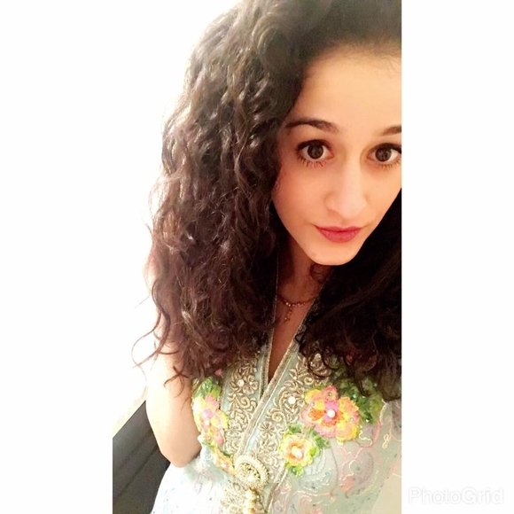 Sarah Hashimi - Poshmark Profile Picture of Sarah Hashimi (@shashimi) on Poshmark