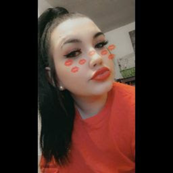 Profile Picture of Lacey L (@iamlacey) on Poshmark