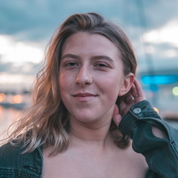 Profile Picture of Hannah Oyer (@hannahcoyer) on Poshmark