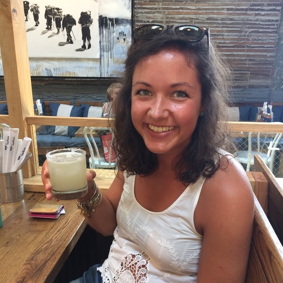 Profile Picture of Alexa Hofmann (@ach5282) on Poshmark