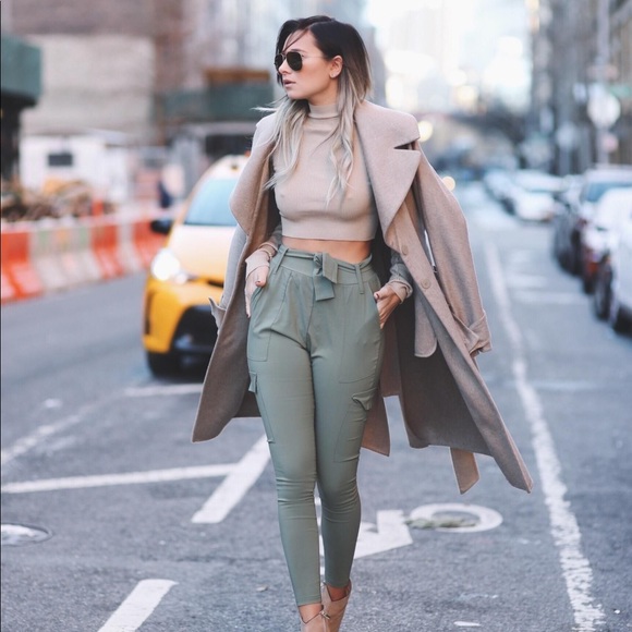 Profile Picture of Michelle Huron (@michellehuda) on Poshmark