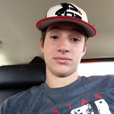 Profile Picture of Chris Toms (@christoms32) on Twitter