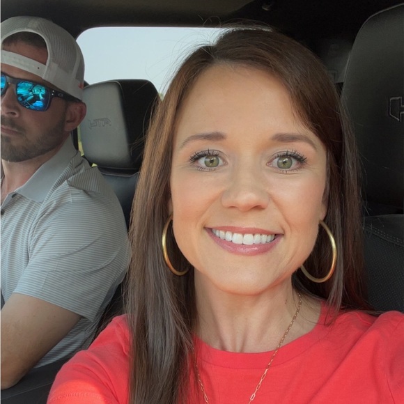 Profile Picture of Emily Davey (@emilypdavey) on Poshmark