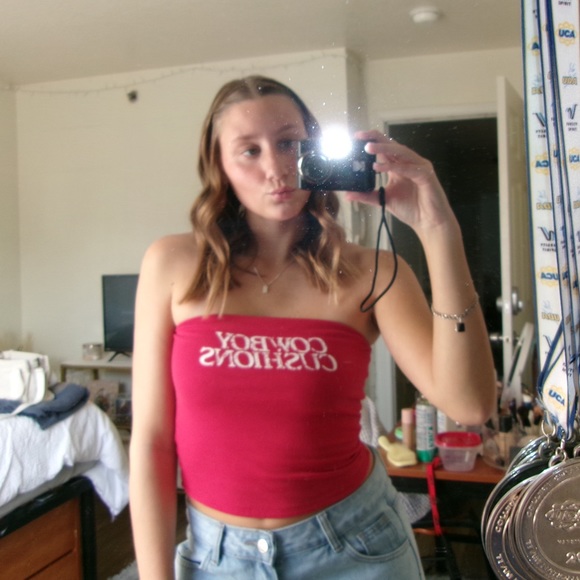 Hailey Eibes - Poshmark Profile Picture of Hailey Eibes (@haileyeibes29) on Poshmark