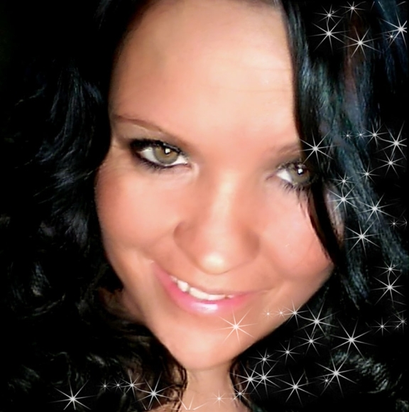 Profile Picture of Crystal Drennen (@crystaldrennen) on Poshmark