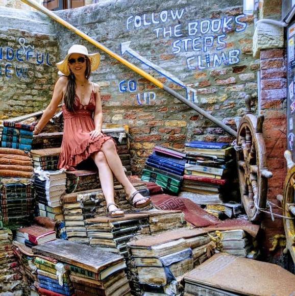 Profile Picture of Jeni Fengel (@jenifengel) on Poshmark