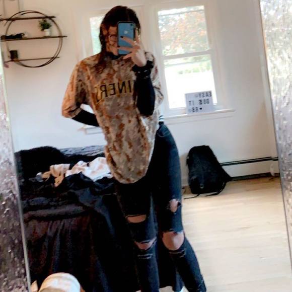 Profile Picture of Mattie Baumann (@_mattiebaumann_) on Poshmark