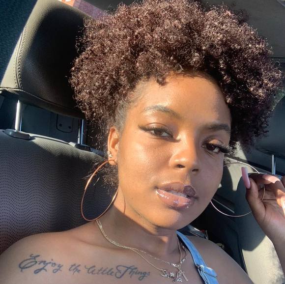 Profile Picture of Shayla Scott (@sdscott1) on Poshmark