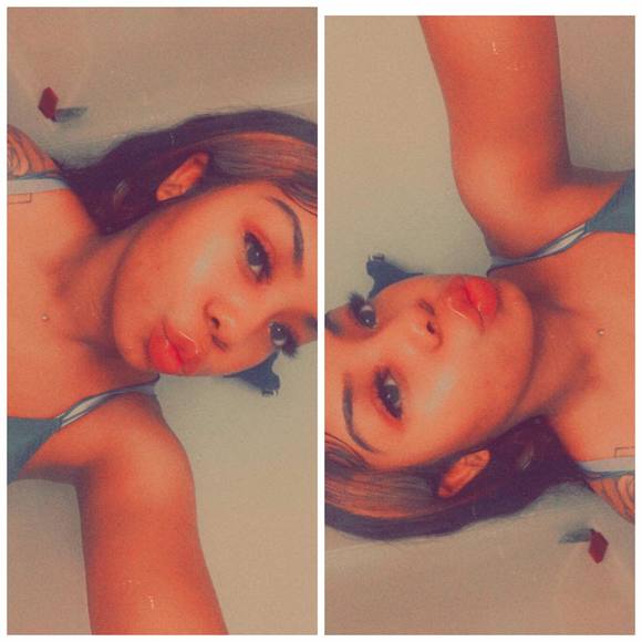 Profile Picture of Dalis Dalis (@dalisdalis) on Poshmark