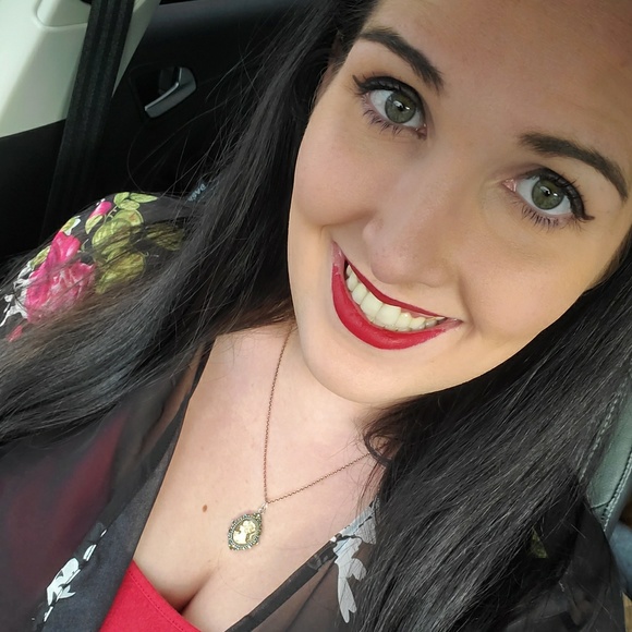 Profile Picture of Julianna Kerns (@crownjulz91) on Poshmark