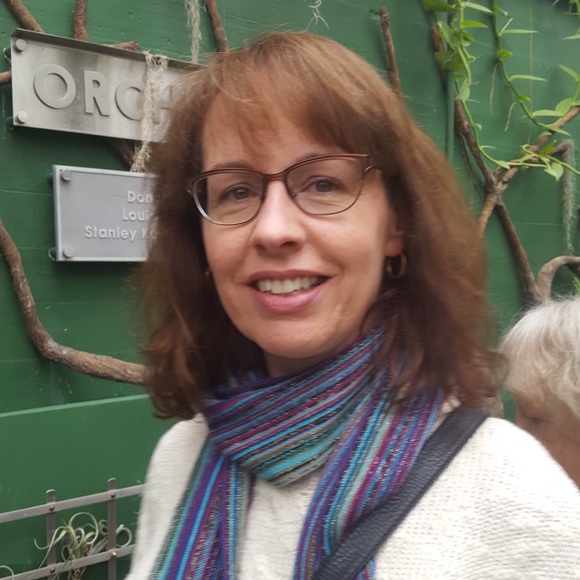 Profile Picture of Elaine Groninger (@egroning) on Poshmark