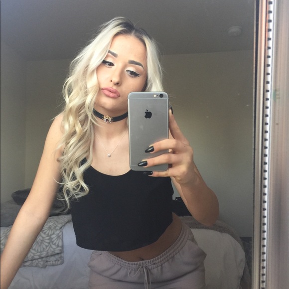 Profile Picture of Paris Vasilchuk (@simplelust) on Poshmark